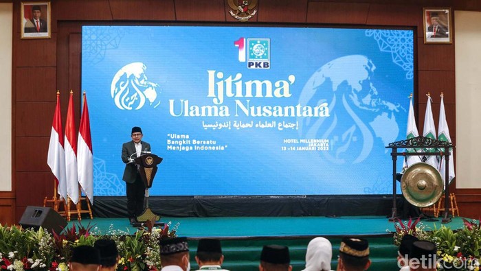 Wakil Presiden RI Maruf Amin memberikan pidato sambutan saat berlangsungnya acara Ijtima Ulama Nusantara yang digelar oleh DPP Partai Kebangkitan Bangsa (PKB) di Hotel Millenium, Jakarta, Jumat (13/1/2023).