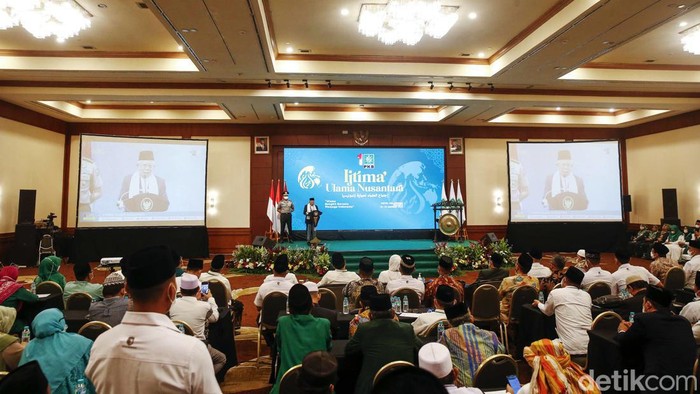 Momen Wapres Hadiri Ijtima Ulama Nusantara Wakil Presiden RI Ma'ruf Amin memberikan pidato sambutan saat berlangsungnya acara Ijtima Ulama Nusantara yang digelar oleh DPP Partai Kebangkitan Bangsa (PKB) di Hotel Millenium, Jakarta, Jumat (13/1/2023).
