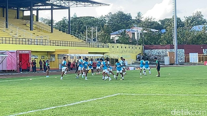Official Training PSM Makassar di Stadion Gelora BJ Habibie, Parepare