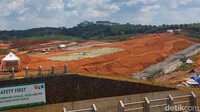 Bendungan Sepaku Semoi memiliki tinggi 25.000 meter dari pondasi. Dengan tipe bendungan urugan tanah homogen dan panjang mencapai 450 meter, bendungan ini pun nantinya berpotensi menjadi salah satu destinasi wisata di Kalimantan Timur.