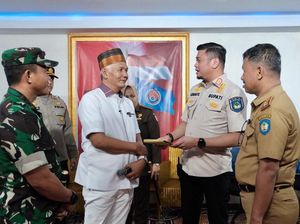 Saat Pimpinan Bab Kesucian Sambut Bupati Gowa dengan 2 Pistol di Pinggang