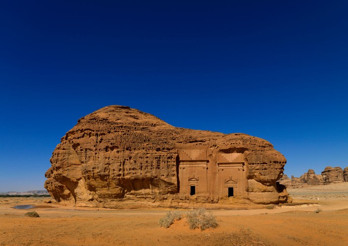 Potret 4 Kota Maksiat yang Konon Hilang Kena Azab ALULA, SAUDI ARABIA - JANUARY 23: Nabataean tomb in al-Hijr archaeological site in Madain Saleh, Al Madinah Province, Alula, Saudi Arabia on January 23, 2010 in Alula, Saudi Arabia. (Photo by Eric Lafforgue/Art in All of Us/Corbis via Getty Images)
