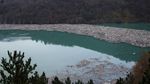 Kotor! Tumpukan Sampah Padati Danau di Serbia
