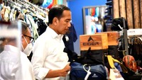Presiden Jokowi berkunjung ke pusat perbelanjaan Kota Kasablanka (Kokas), Jakarta, Kamis (12/1/2023). Jokowi mengungkapkan situasi tersebut dalam sambutannya di agenda Rakornas dan Musyawarah Dewan Partai PBB yang disiarkan virtual. Rusman/Setpres
