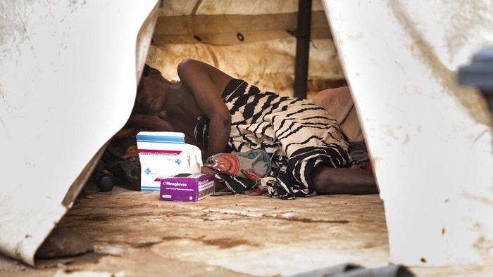 Potret Pasien Kolera yang Diisolasi di Malawi Pasien kolera menjalani isolasi di Rumah Sakit Bwaila di Lilongwe Malawi tengah Rabu, 11 Januari 2023.