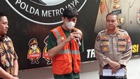 Pada kesempatan itu, Revaldo menyampaikan permintaan maafnya kembali ditangkap karena narkoba. Foto: Ahsan/detikcom