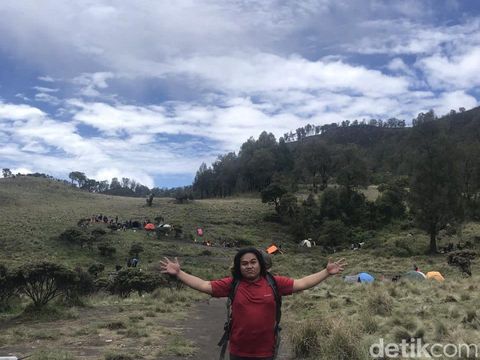 Salah satunya Gunung Butak. Gunung ini berada di perbatasan Blitar dan Malang.