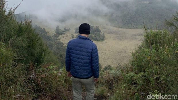 Salah satunya Gunung Butak. Gunung ini berada di perbatasan Blitar dan Malang.
