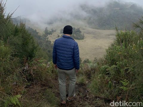 Salah satunya Gunung Butak. Gunung ini berada di perbatasan Blitar dan Malang.