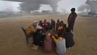 Gelombang dingin yang parah juga menguncang Delhi. Beberapa daerah di Delhi mencatat suhu serendah 2,2 derajat Celcius. (Pankaj Nangia/Getty Images)  