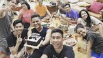 Momen Stevan Pasaribu Santai di Kafe hingga Makan Bareng Keluarga
