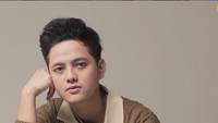 Stevan Pasaribu menghebohkan publik setelah dirinya dan Celine Evangelista mengumumkan hubungan asmaranya. Foto: Instagram @stevan_pasaribu/Youtube