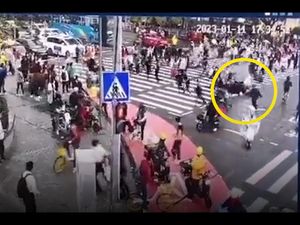 Horor Pengemudi Maut Tabrak Kerumunan di China, 5 Tewas