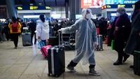 Chunyun atau tradisi mudik Imlek di China tahun ini sudah dimulai sejak Sabtu (7/1). Chunyun adalah periode 40 hari perjalanan Tahun Baru Imlek yang sebelum pandemi COVID-19 terjadi, dikenal sebagai migrasi orang tahunan terbesar di dunia. Wang Zhao/AFP/Getty Images