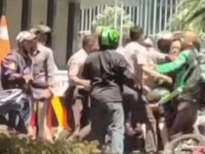 Viral Cekcok Satpam dan Ojol di SCBD Dipicu Pengempisan Ban