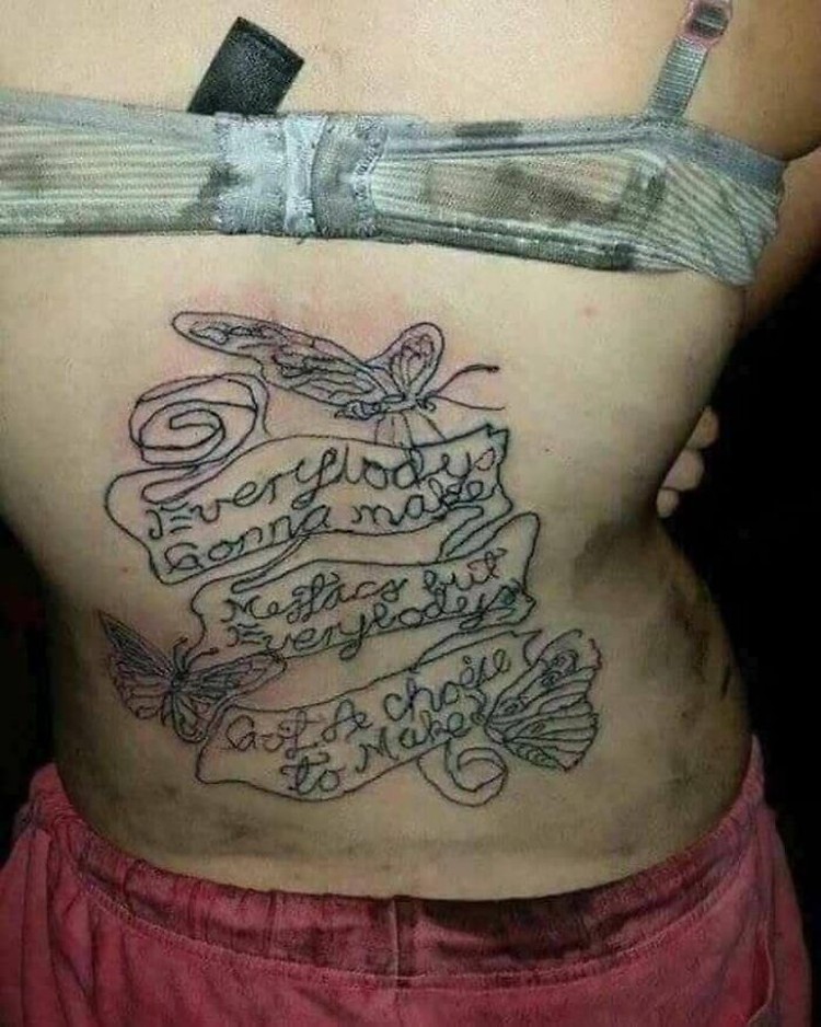 Tato gagal Untuk membuat sebuah tato, butuh konsep dan eksekusi yang tepat. Kalau tidak, jadinya bisa gagal... kayak tato-tato ini.