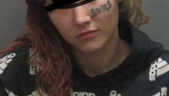 Tatonya langsung bikin salah fokus, tulisannya apa sih? Foto: Carrie Ann Crockett