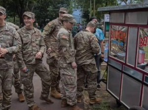 Tentara AS Jajan Baso Tahu di Pinggir Jalan, Bayarnya Pakai Dolar