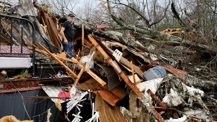 Tornado meyapu kawasan Alabama, AS, pada Kamis (12/1/2023) waktu setempat. Begini dampak kerusakannya.