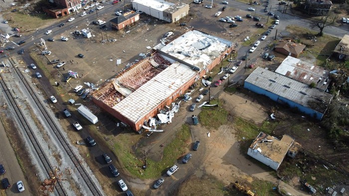 Tornado Terjang Alabama, Begini Kerusakannya Tornado meyapu kawasan Alabama, AS, pada Kamis (12/1/2023) waktu setempat. Begini dampak kerusakannya.