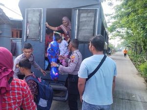 Banjir Kudus Berangsur Surut, Warga Mulai Pulang Usai 2 Pekan Mengungsi