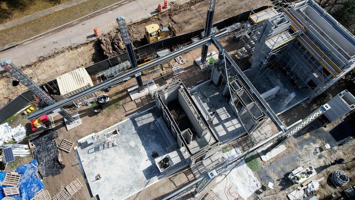 A construction worker watches as a 3-D printer lays concrete for the first 3-D-printed, two-story home in the U.S. under construction in Houston, Texas, U.S., January 3, 2023. REUTERS/Evan Garcia