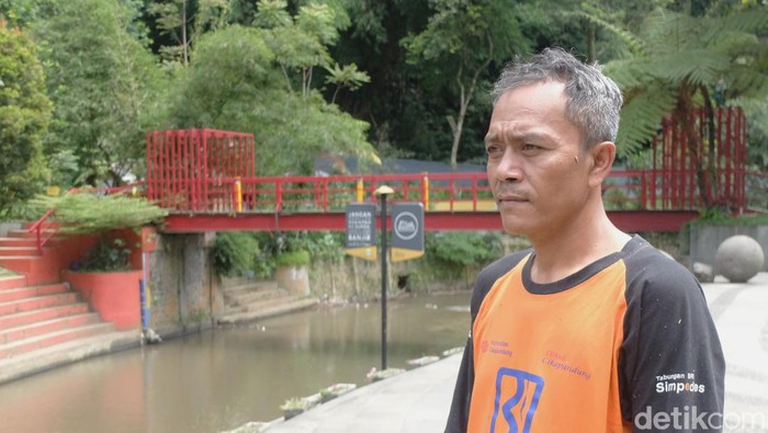 Yadi sang penjaga Sungai Cikapundung.
