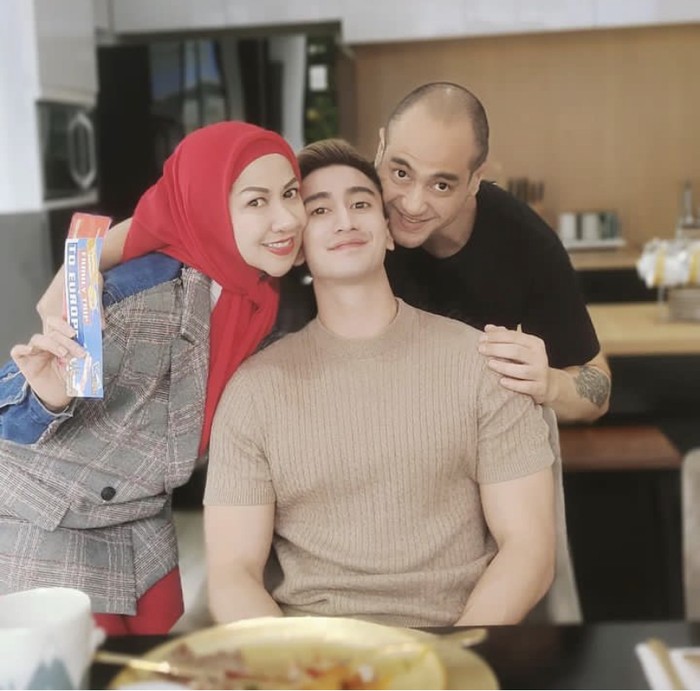 10 Momen Makan Romantis Ferry Irawan dan Vena Melinda Sebelum Kasus KDRT 10 Momen Makan Romantis Ferry Irawan dan Vena Melinda Sebelum Kasus KDRT