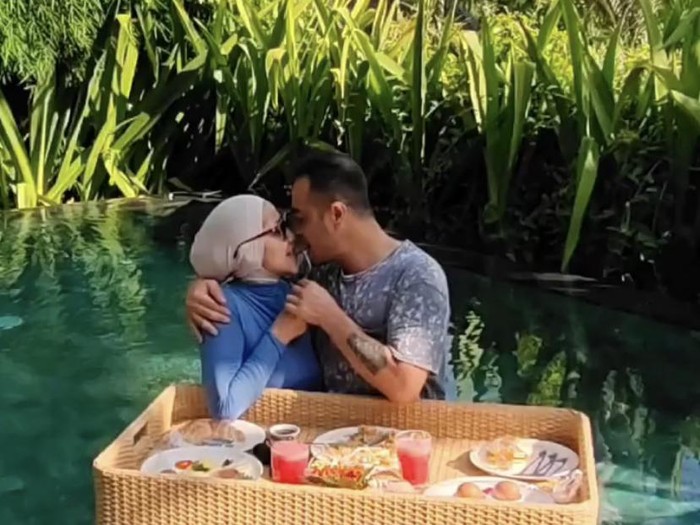 10 Momen Makan Romantis Ferry Irawan dan Vena Melinda Sebelum Kasus KDRT