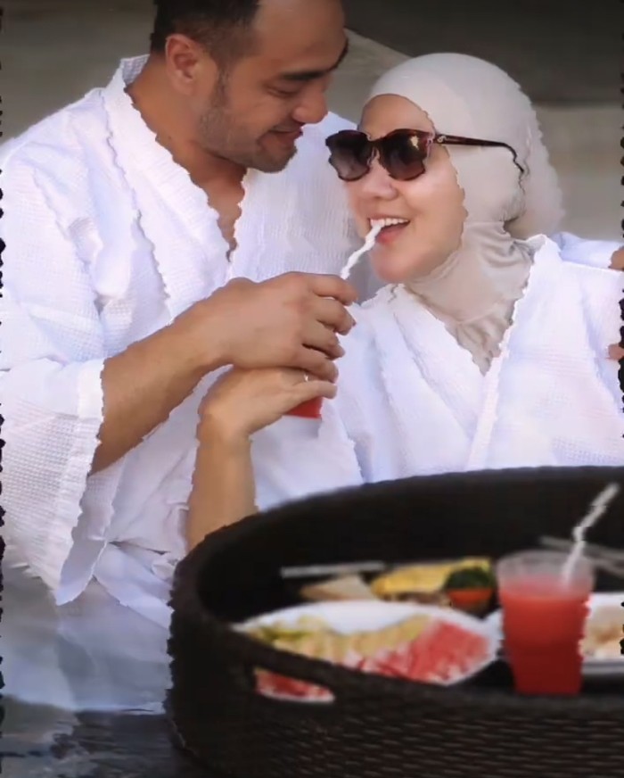 10 Momen Makan Romantis Ferry Irawan dan Vena Melinda Sebelum Kasus KDRT 10 Momen Makan Romantis Ferry Irawan dan Vena Melinda Sebelum Kasus KDRT
