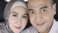 Ferry Irawan dan Vena Melinda belakangan menjadi sorotan publik karena kasus KDRT yang terjadi di rumah tangga mereka. Sebelumnya, Ferry selalu unggah foto romantis dengan sang istri. Foto: Instagram @ferryirawanreal