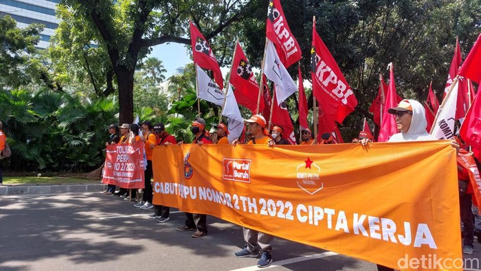 Partai Buruh mengadakan unjuk rasa menolak pengesahan Perppu No 2 Tahun 2022 tentang Cipta Kerja di Jakarta. Apa tuntutan demo buruh 14 Januari 2023?
