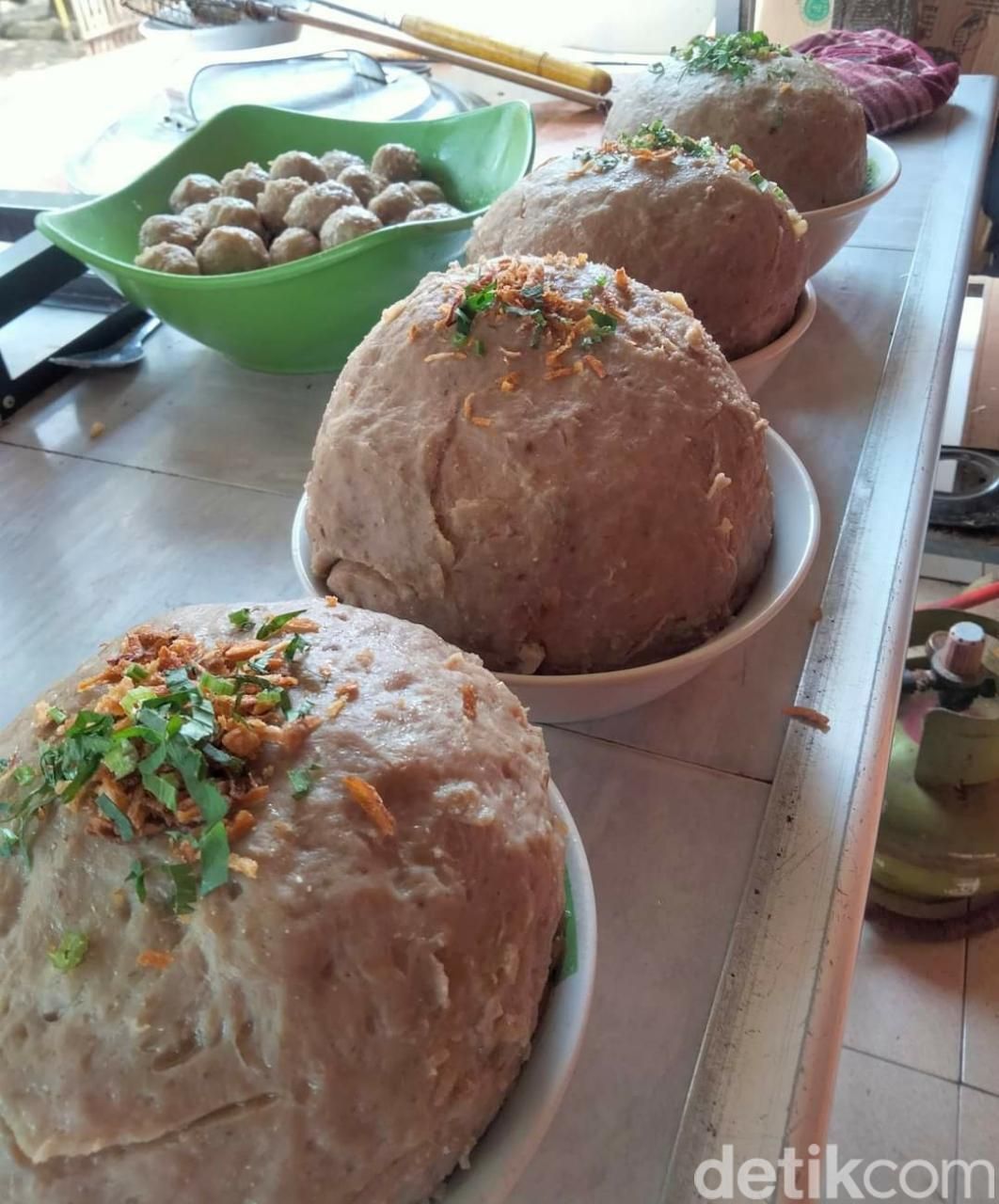 Bakso raksasa yang viral di Subang.