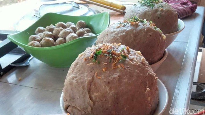 Mencicipi Bakso Raksasa Viral Di Subang Beratnya 1 Hingga 5 Kilogram