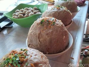 Mencicipi Bakso Raksasa Viral di Subang, Beratnya 1 hingga 5 Kilogram