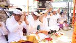 Momen Persembahyangan Hari Raya Kuningan di Beberapa Wilayah Indonesia