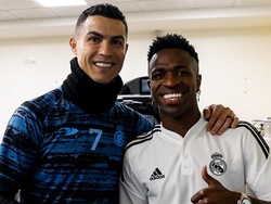 Vinicius Junior tidak ketinggalan ikut diajak berfoto bersama Cristiano Ronaldo. (Foto: dok. Real Madrid)