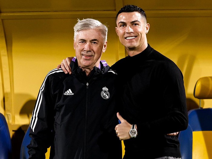 Cristiano Ronaldo bertemu pelatih Real Madrid, Carlo Ancelotti, di kompleks olahraga Al Nassr di Riyadh, Arab Saudi, Jumat 13 Januari 2023.