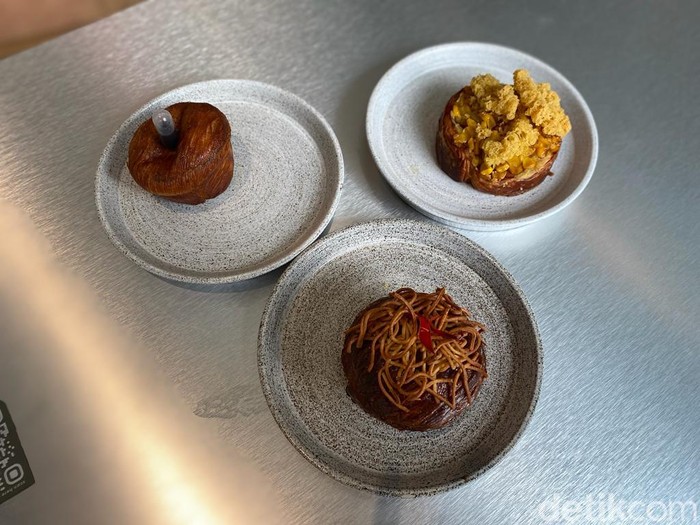Begini Rasa Croissant Mie Ayam dan Bakwan Jagung yang Viral