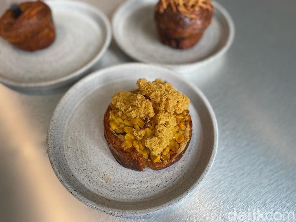 Begini Rasa Croissant Mie Ayam dan Bakwan Jagung yang Viral