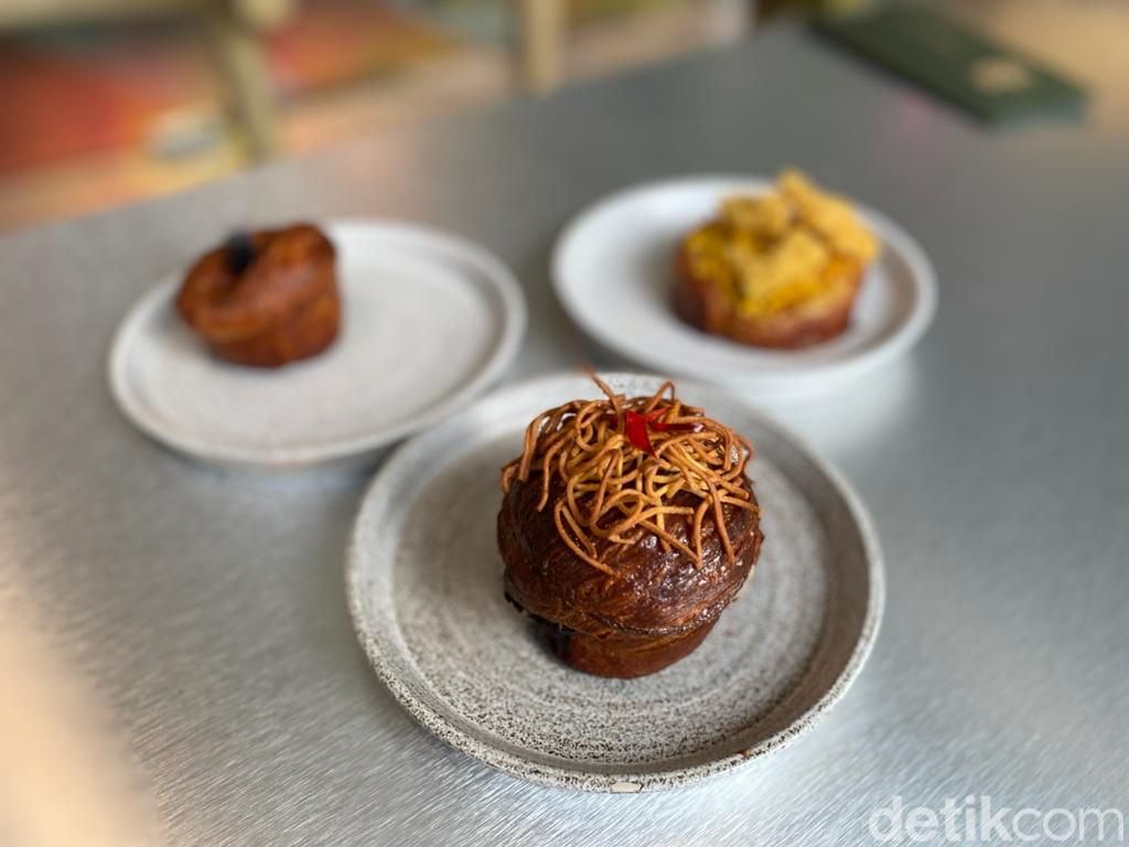 Begini Rasa Croissant Mie Ayam dan Bakwan Jagung yang Viral