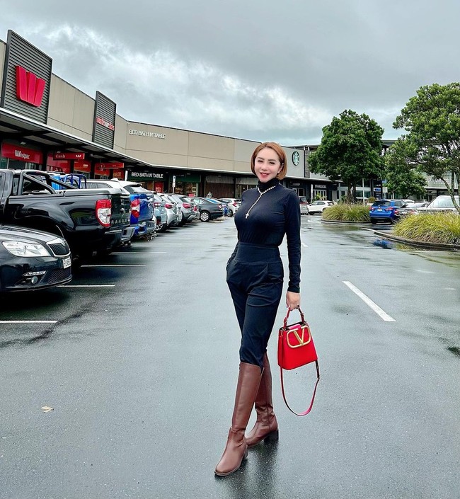 Dalam unggahannya di Instagram, Femmy mengaku tengah healing. Foto: Instagram @femmypermatasari