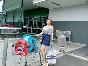 Intip Gaya Liburan Femmy Permatasari Setelah Oplas, Makin Pede Bak ABG
