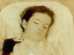 Seram Jangan Liat Sendirian! Tren Foto Kematian Era 1900 yang Mengerikan