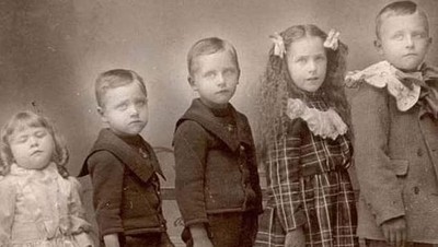 Seram Jangan Liat Sendirian! Tren Foto Kematian Era 1900 yang Mengerikan