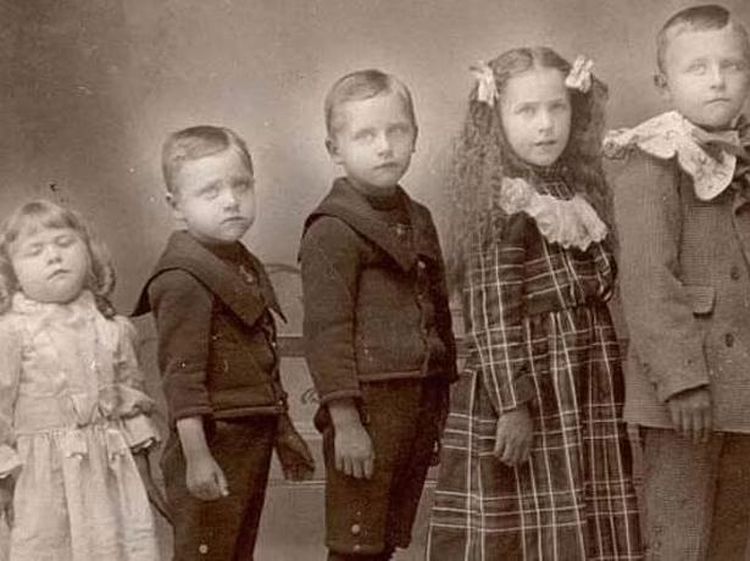 Seram Jangan Liat Sendirian! Tren Foto Kematian Era 1900 yang Mengerikan