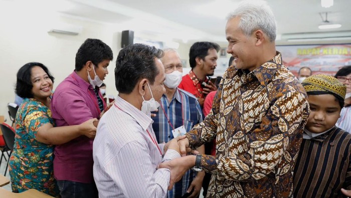Ganjar Pranowo saat bertemu dengan perkumpulan disabilitas kristiani Indonesia.