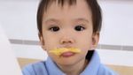 Gemas! Potret Claire Anak Shandy Aulia yang Pintar Makan Sendiri