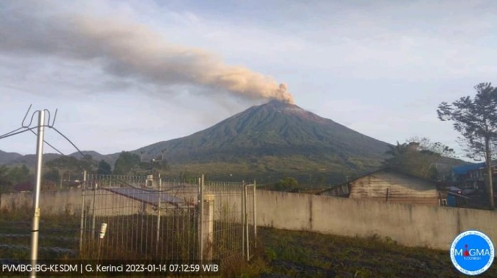 Gunung Kerinci kembali erupsi. (Foto: Istimewa)