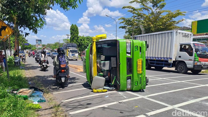 Kondisi bus yang kecelakaan di Wonogiri, Sabtu (14/1/2023).